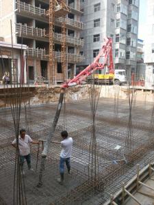 河南焦作农建小型混凝土泵车施工现场